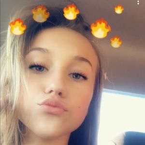 Meet your Posher, Abbee